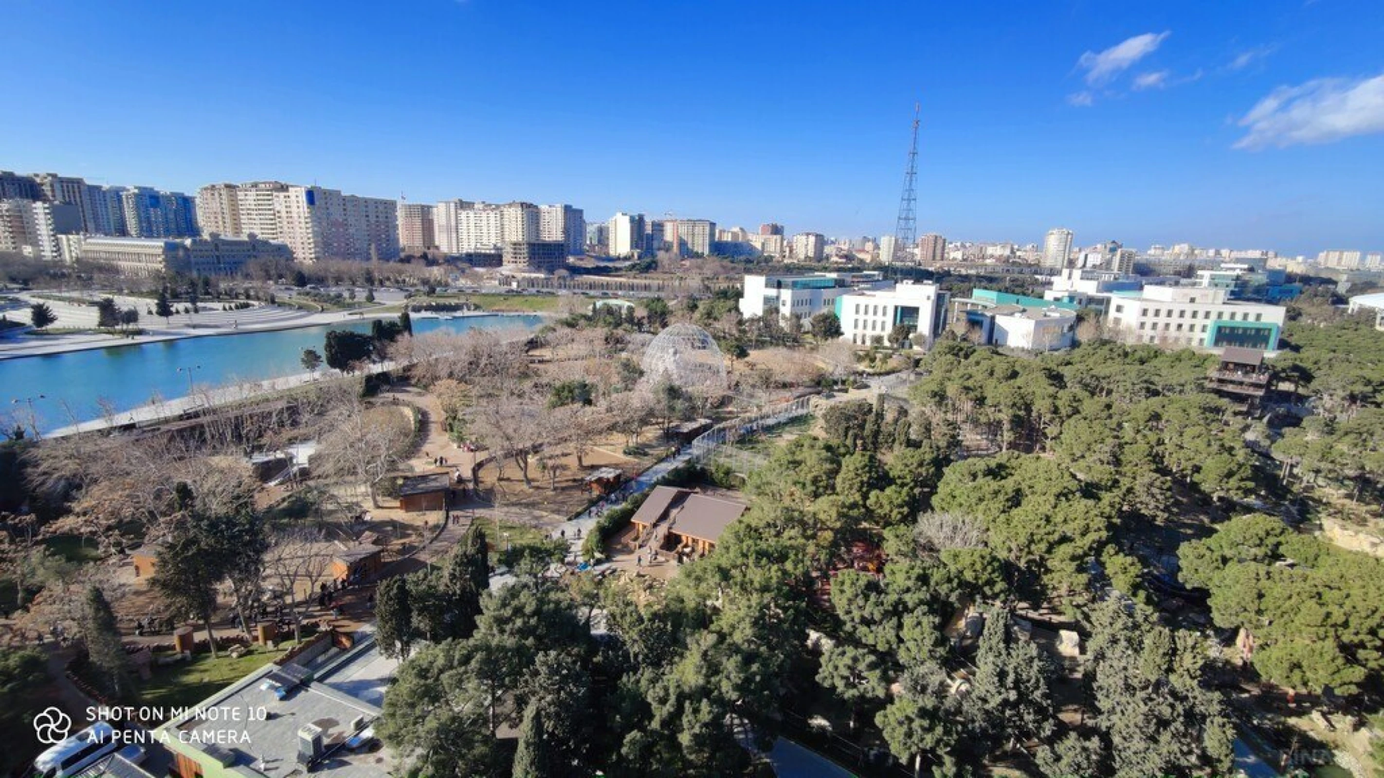 Satılır 5 otaqlı mənzil 385 m²