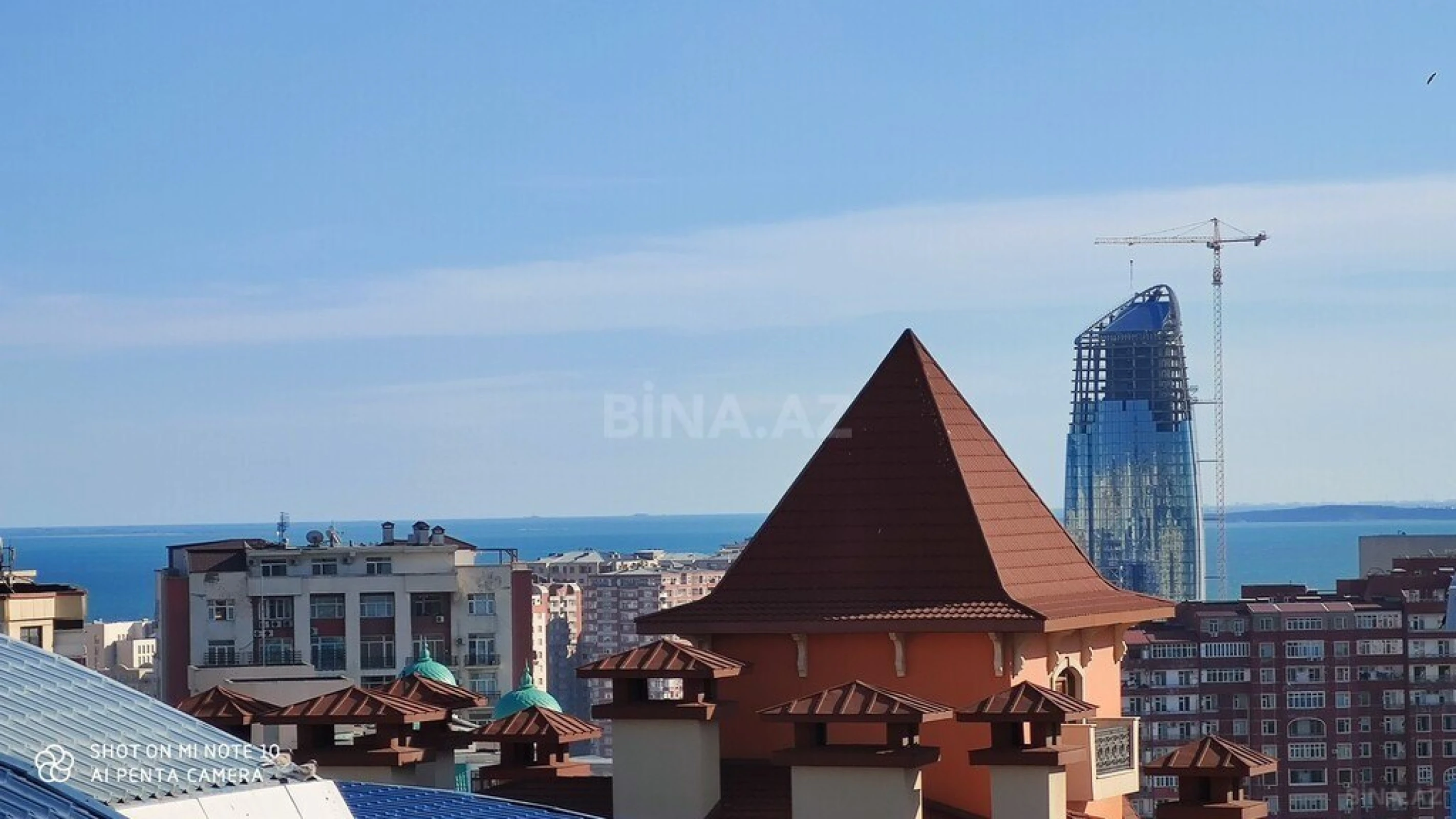 Satılır 5 otaqlı mənzil 385 m²