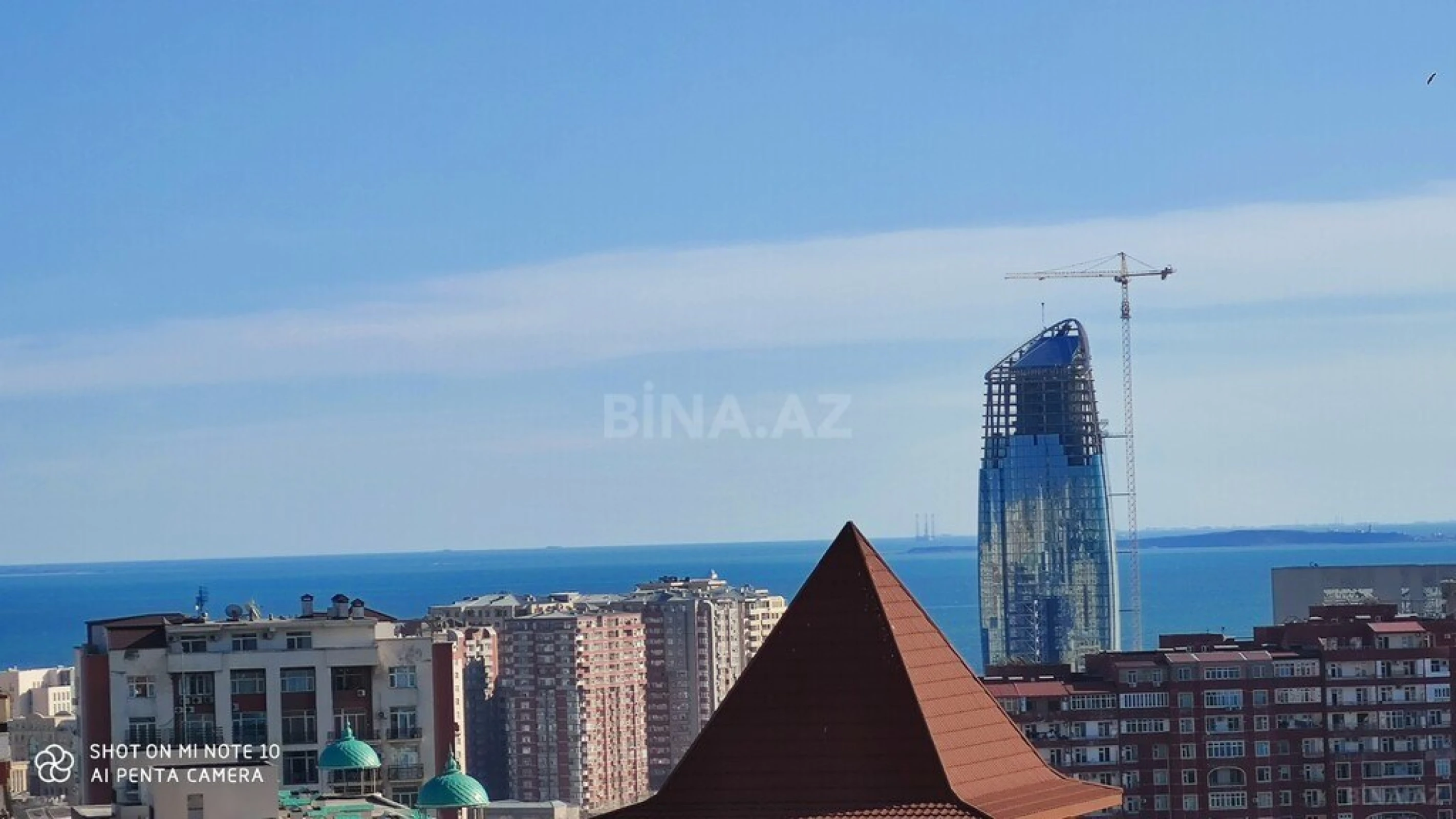 Satılır 5 otaqlı mənzil 385 m²