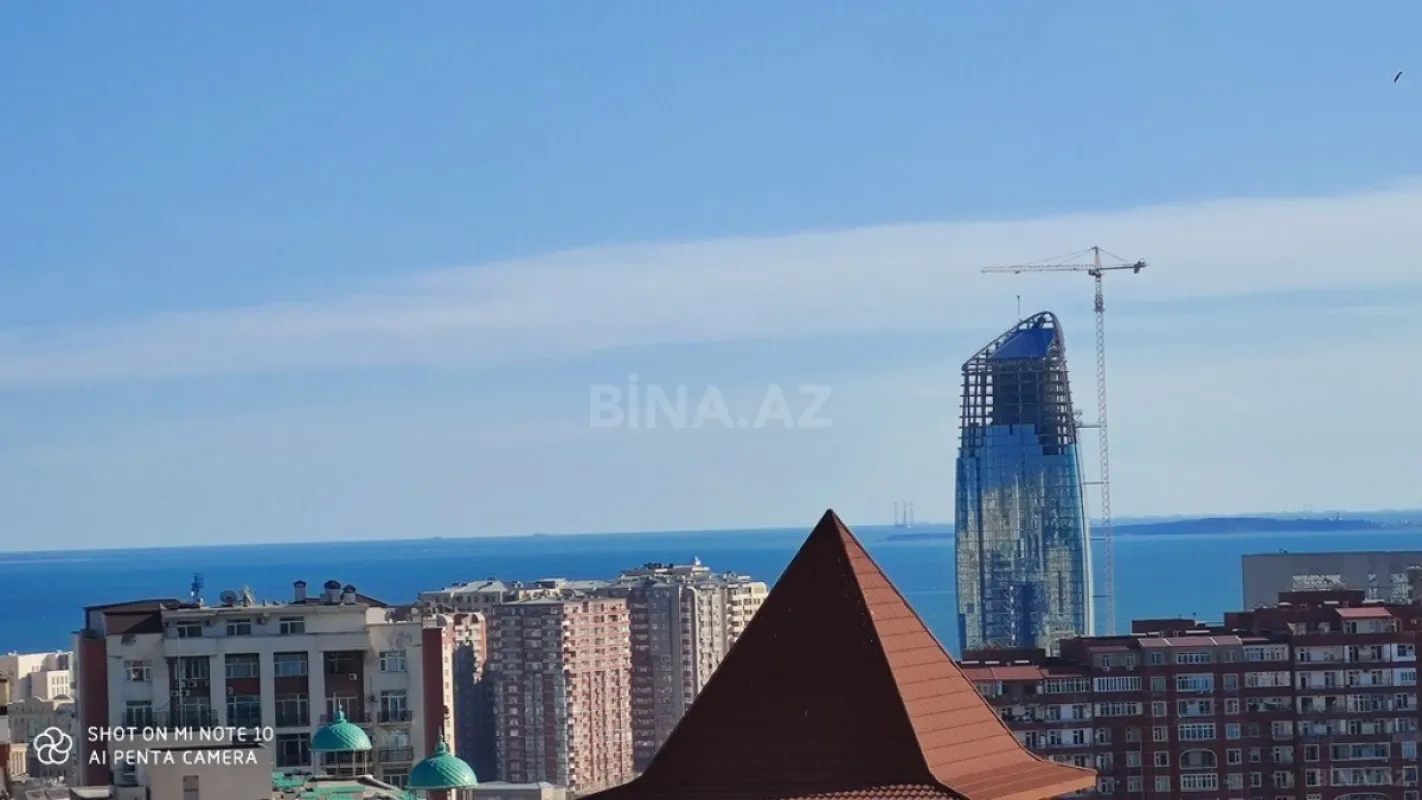 Satılır 5 otaqlı mənzil 385 m²