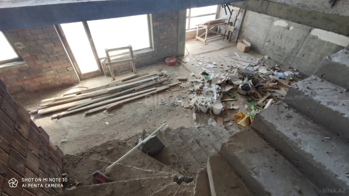 Satılır 5 otaqlı mənzil 385 m²