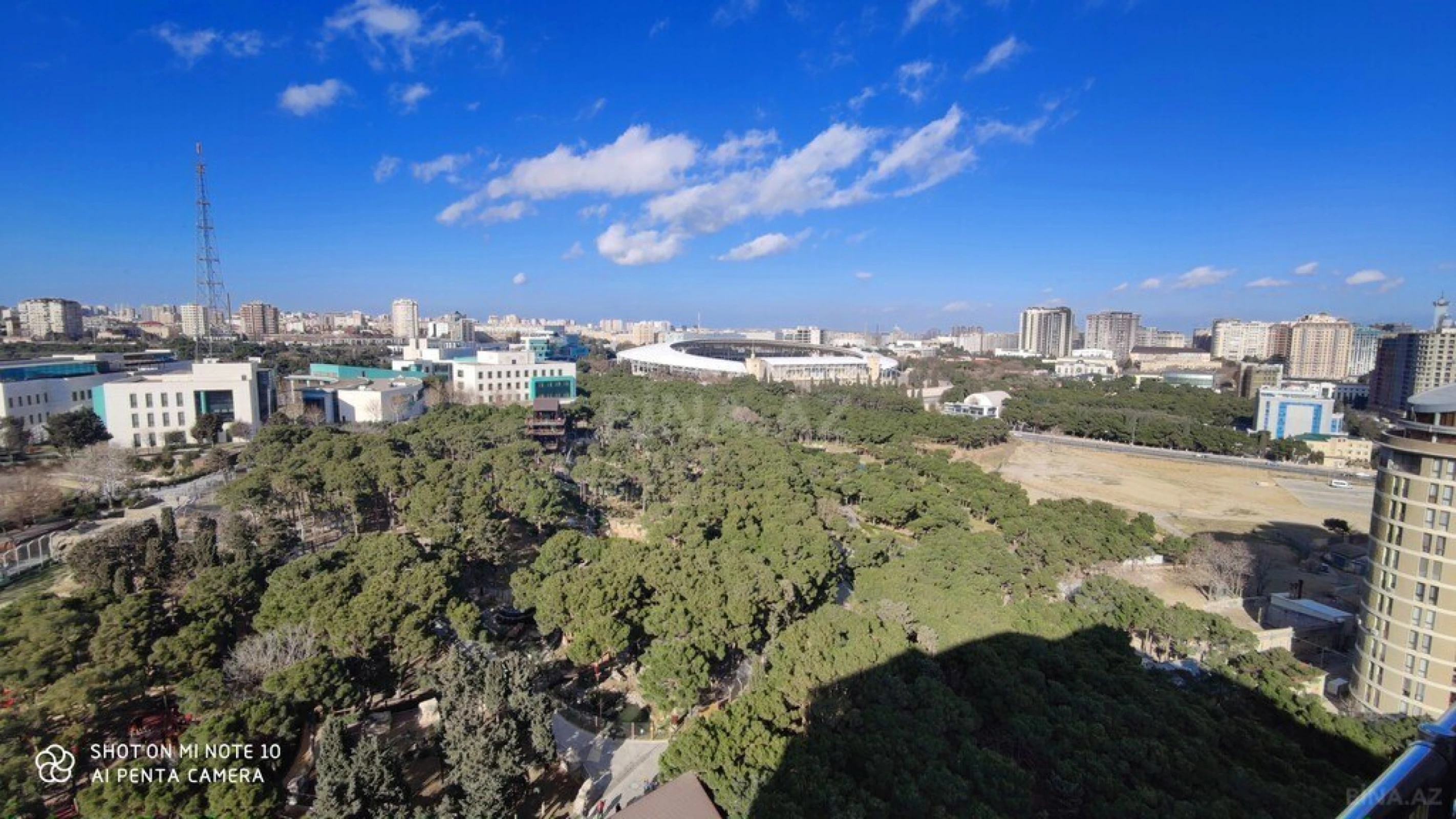 Satılır 5 otaqlı mənzil 385 m²