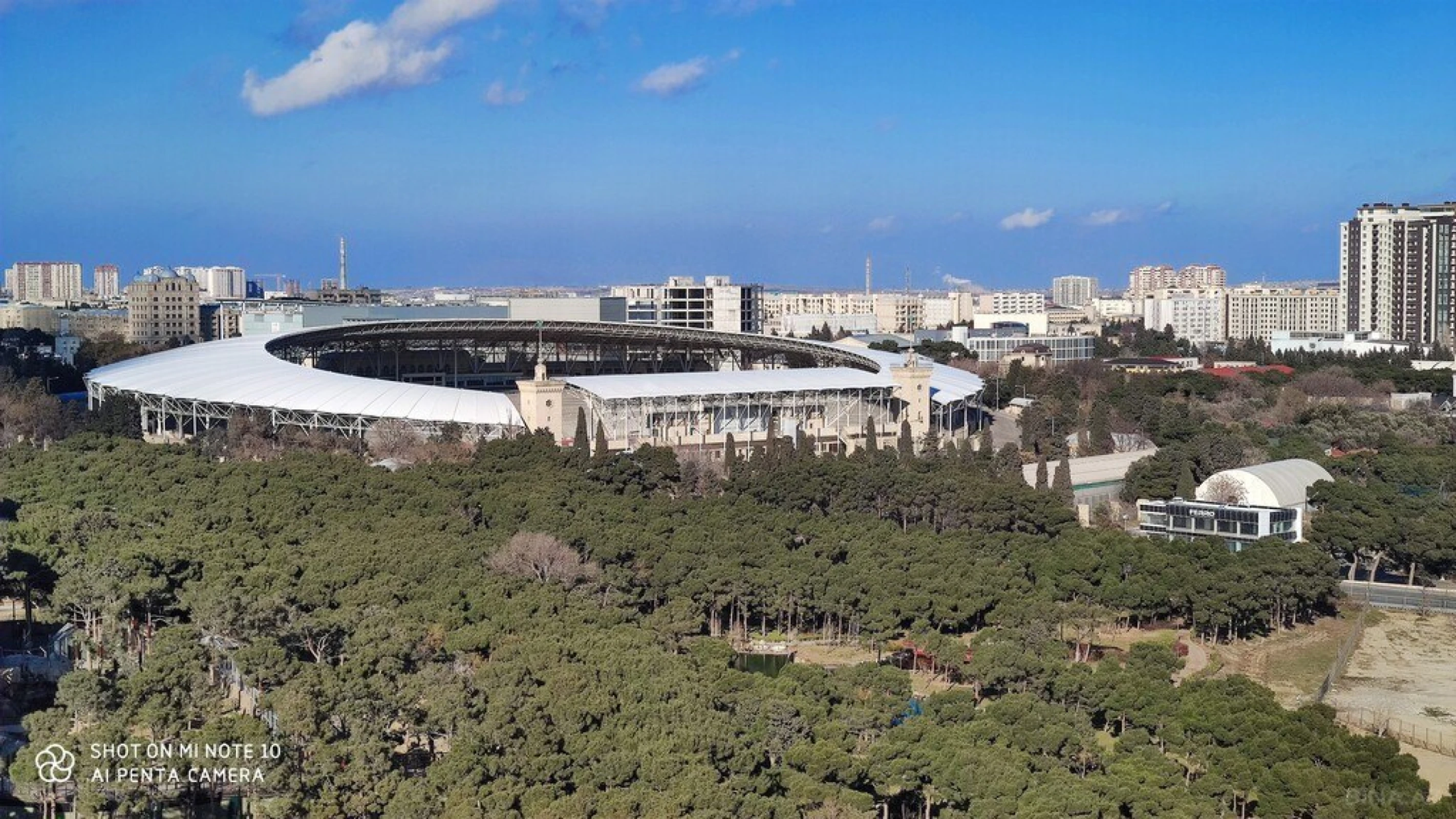 Satılır 5 otaqlı mənzil 385 m²