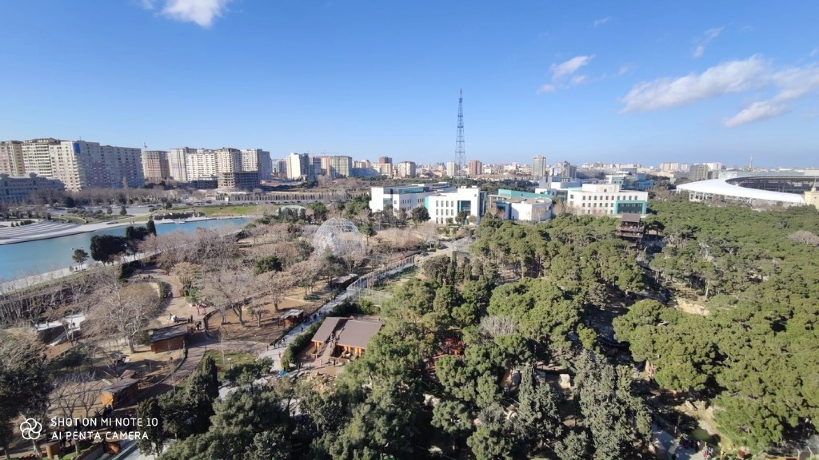 Satılır 5 otaqlı mənzil 385 m²