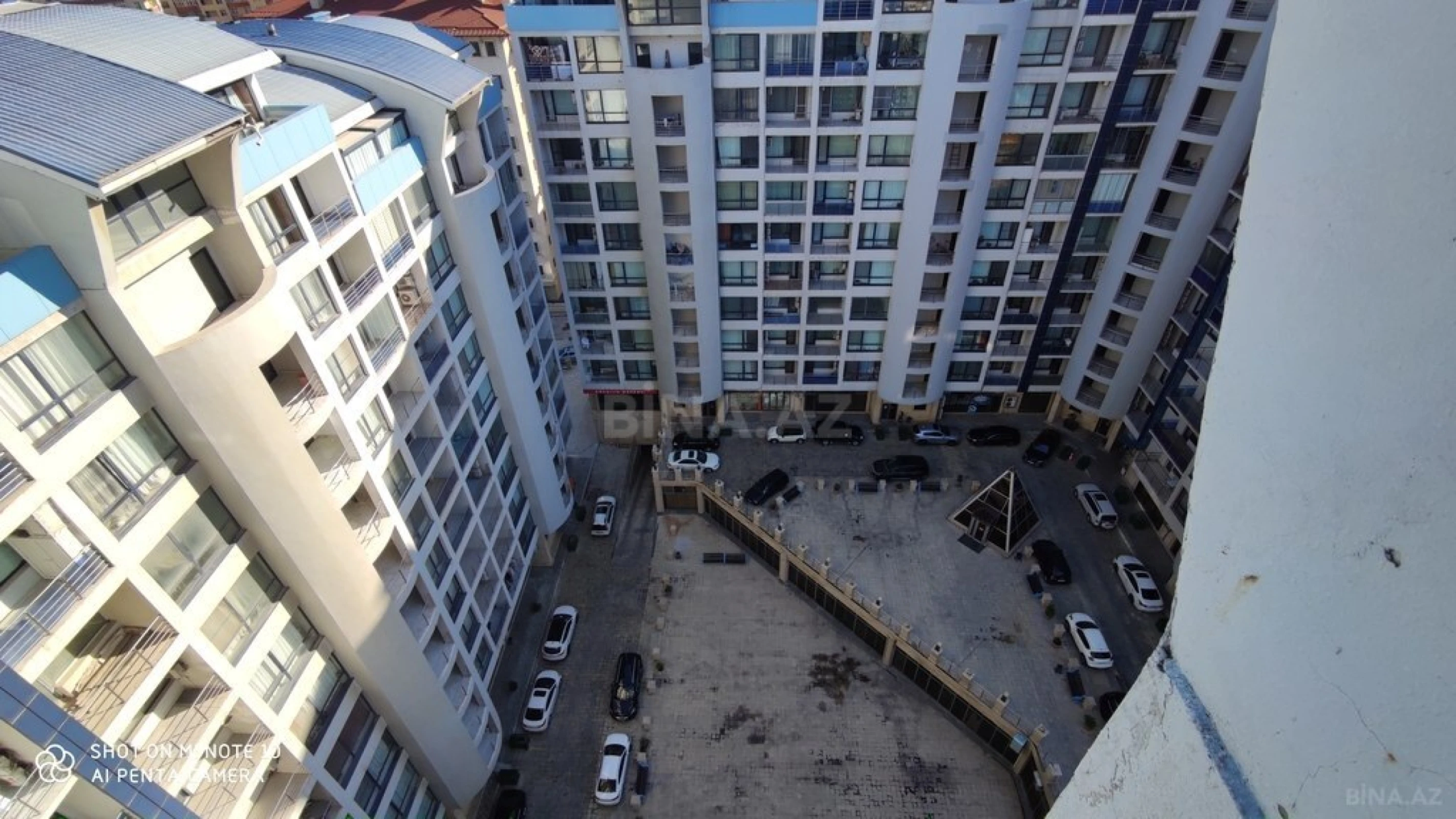 Satılır 5 otaqlı mənzil 385 m²