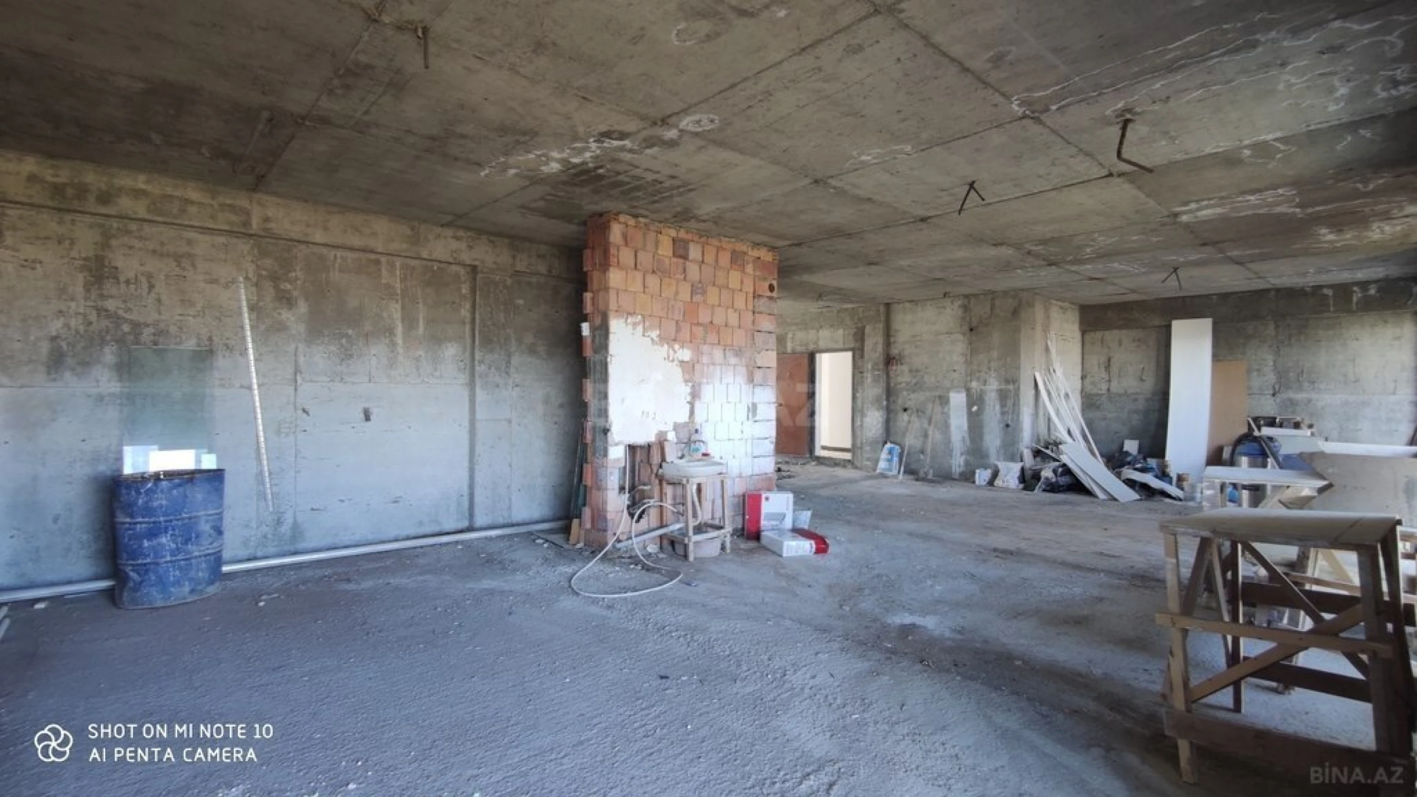 Satılır 5 otaqlı mənzil 385 m²