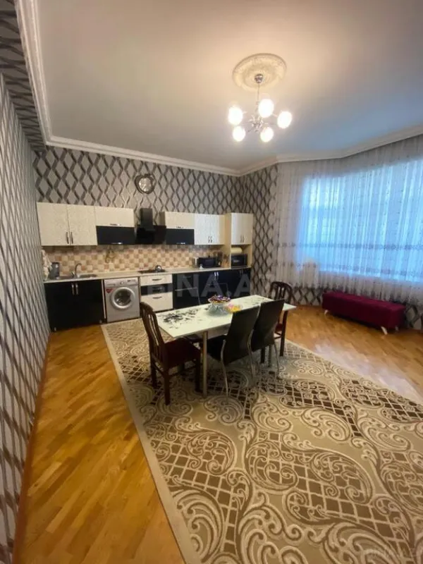 Satılır 10 otaqlı həyət evi 1348 m²