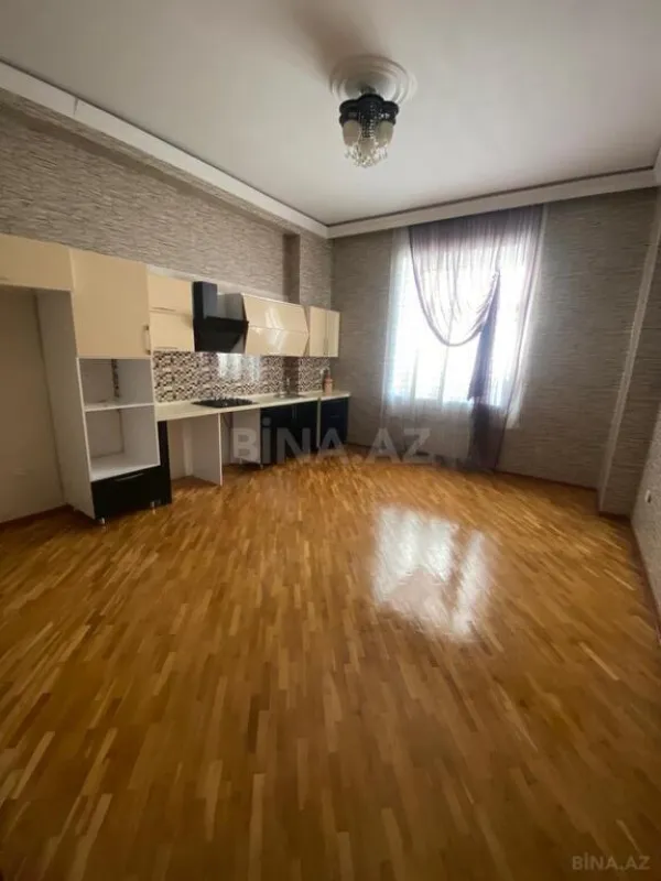 Satılır 10 otaqlı həyət evi 1348 m²