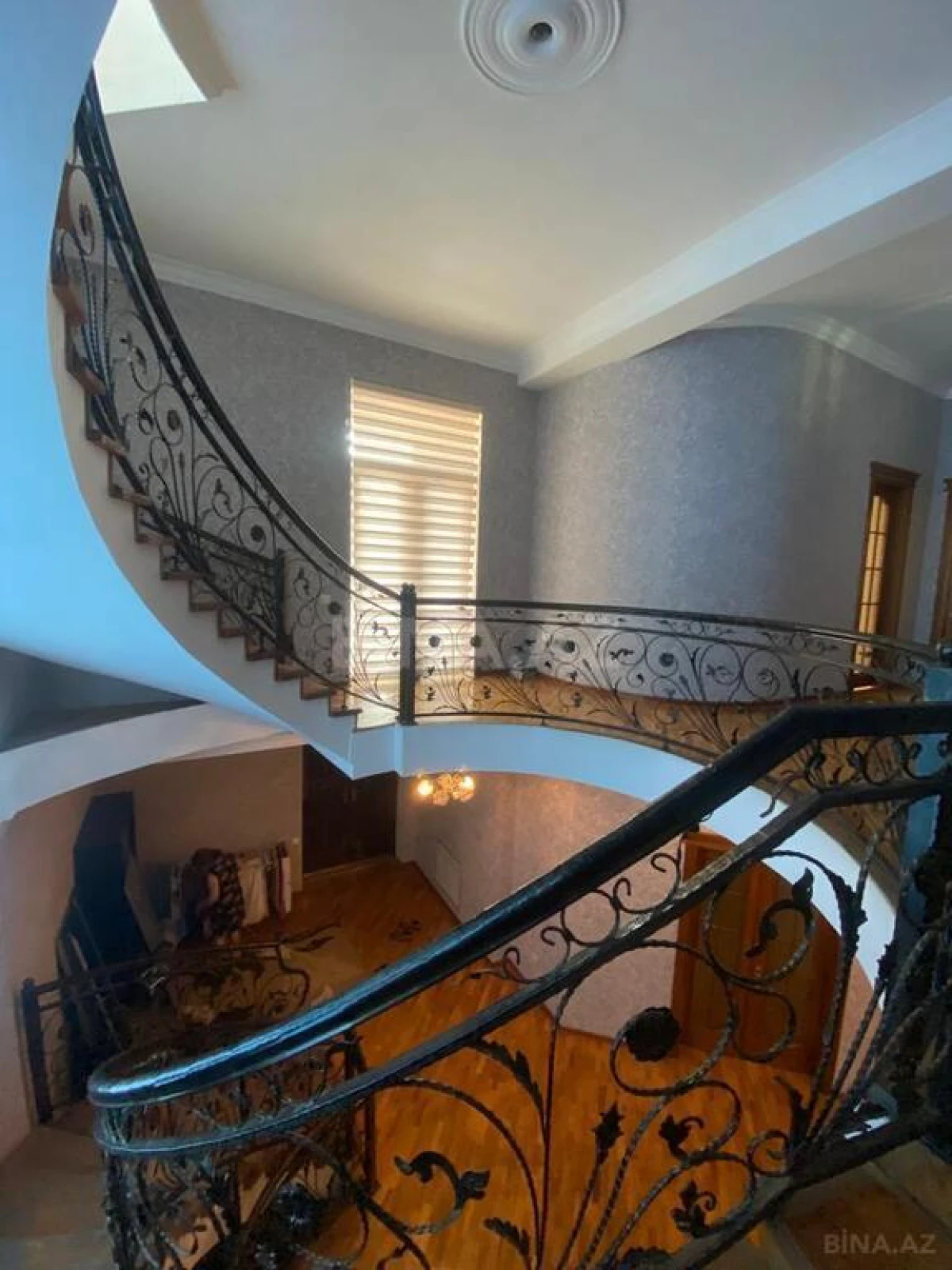 Satılır 10 otaqlı həyət evi 1348 m²