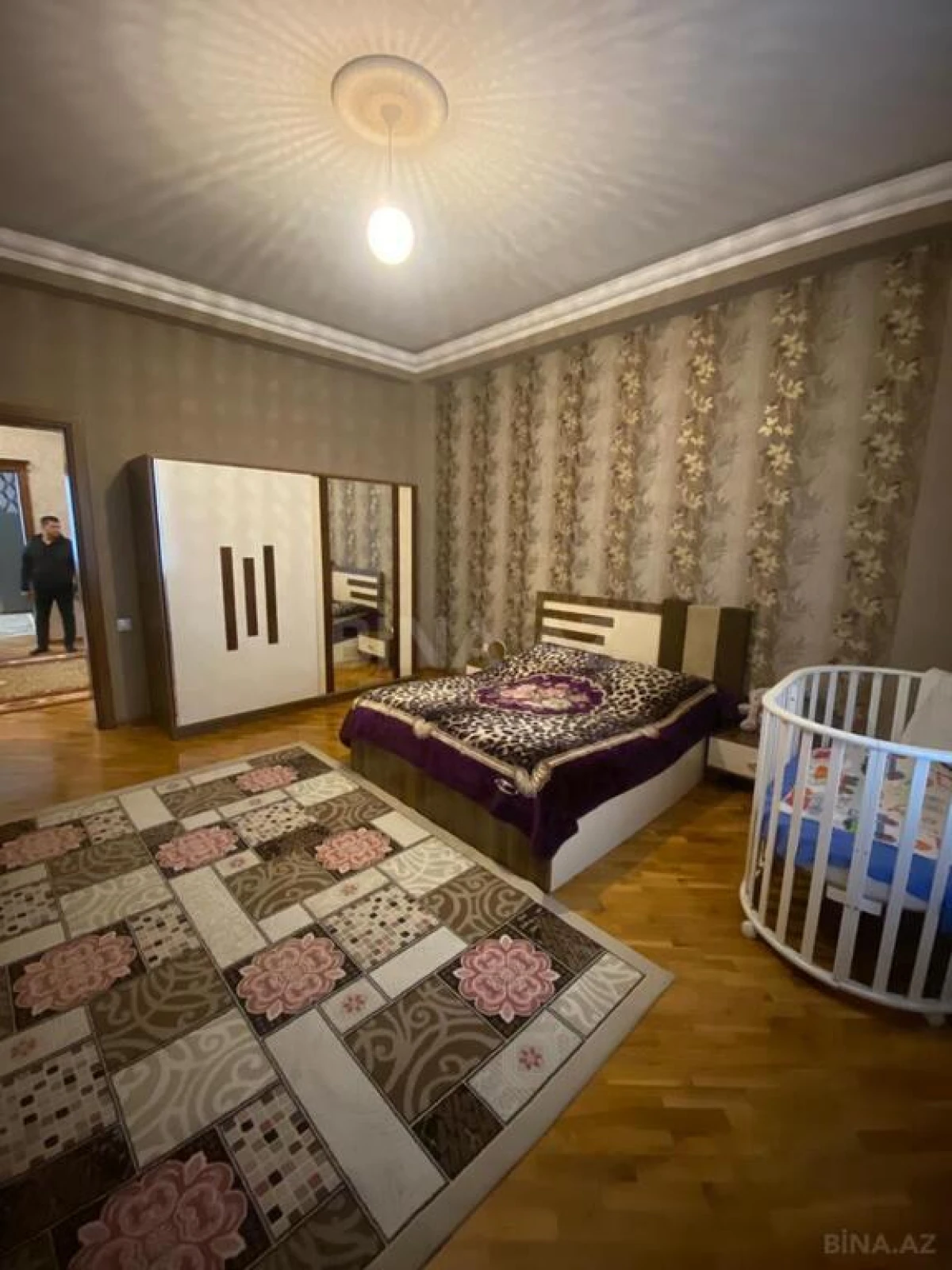 Satılır 10 otaqlı həyət evi 1348 m²