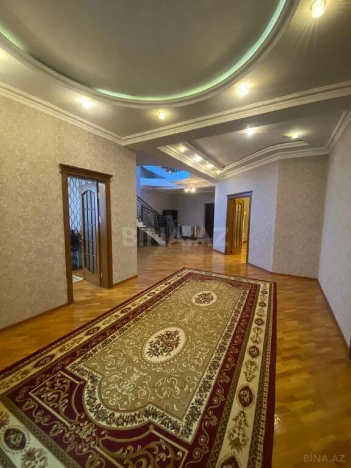 Satılır 10 otaqlı həyət evi 1348 m²