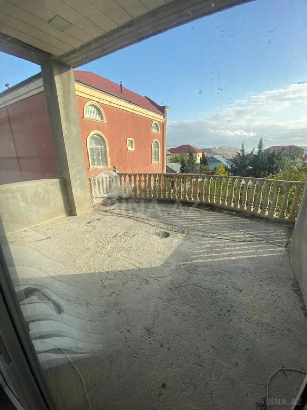 Satılır 10 otaqlı həyət evi 1348 m²