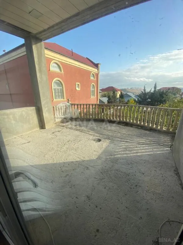 Satılır 10 otaqlı həyət evi 1348 m²