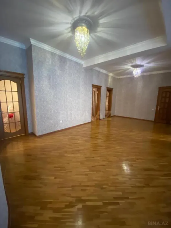 Satılır 10 otaqlı həyət evi 1348 m²