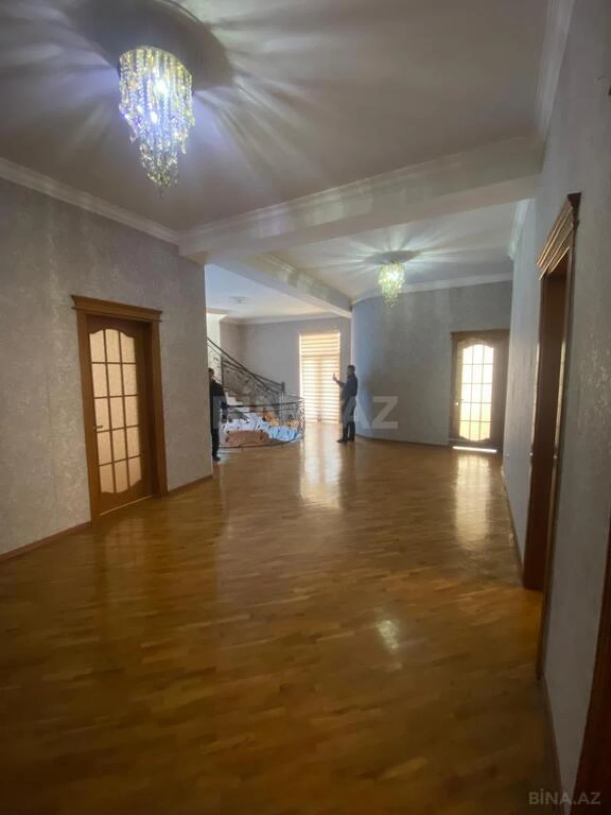 Satılır 10 otaqlı həyət evi 1348 m²