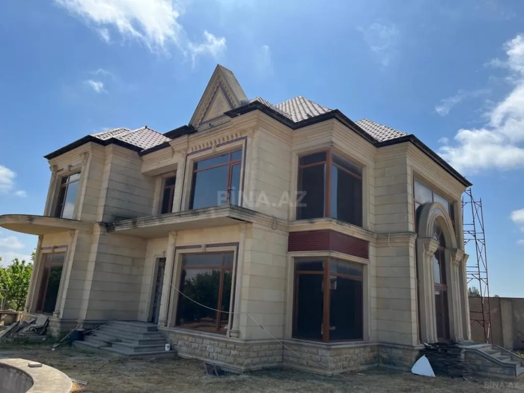 Satılır 7 otaqlı həyət evi 500 m²