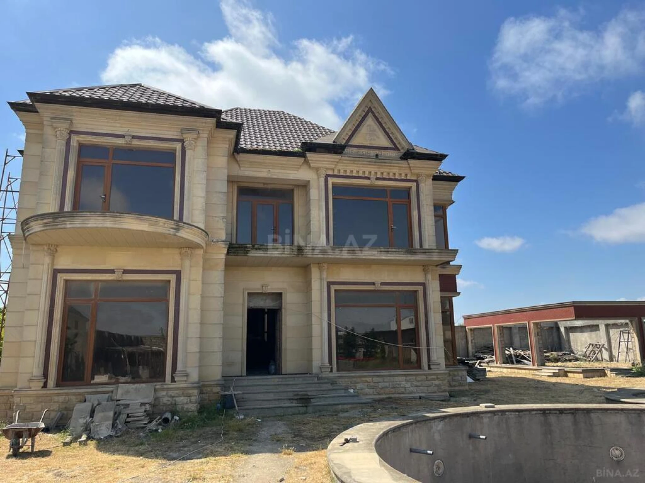Satılır 7 otaqlı həyət evi 500 m²