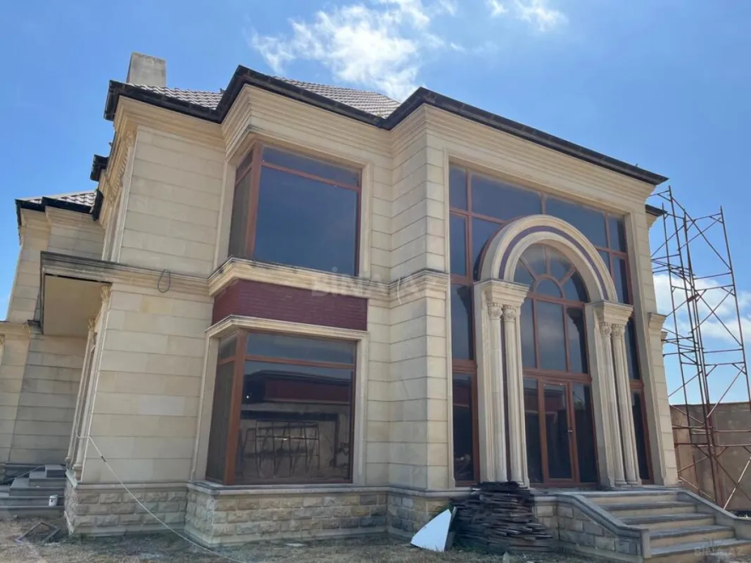 Satılır 7 otaqlı həyət evi 500 m²