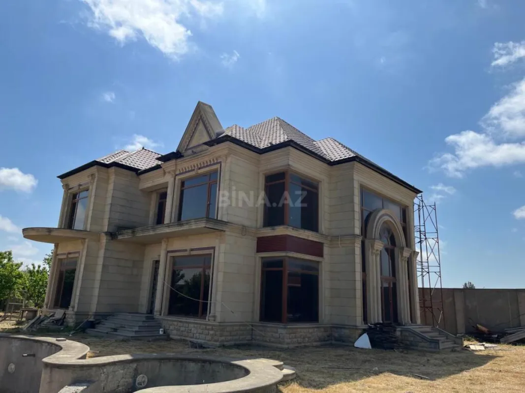 Satılır 7 otaqlı həyət evi 500 m²