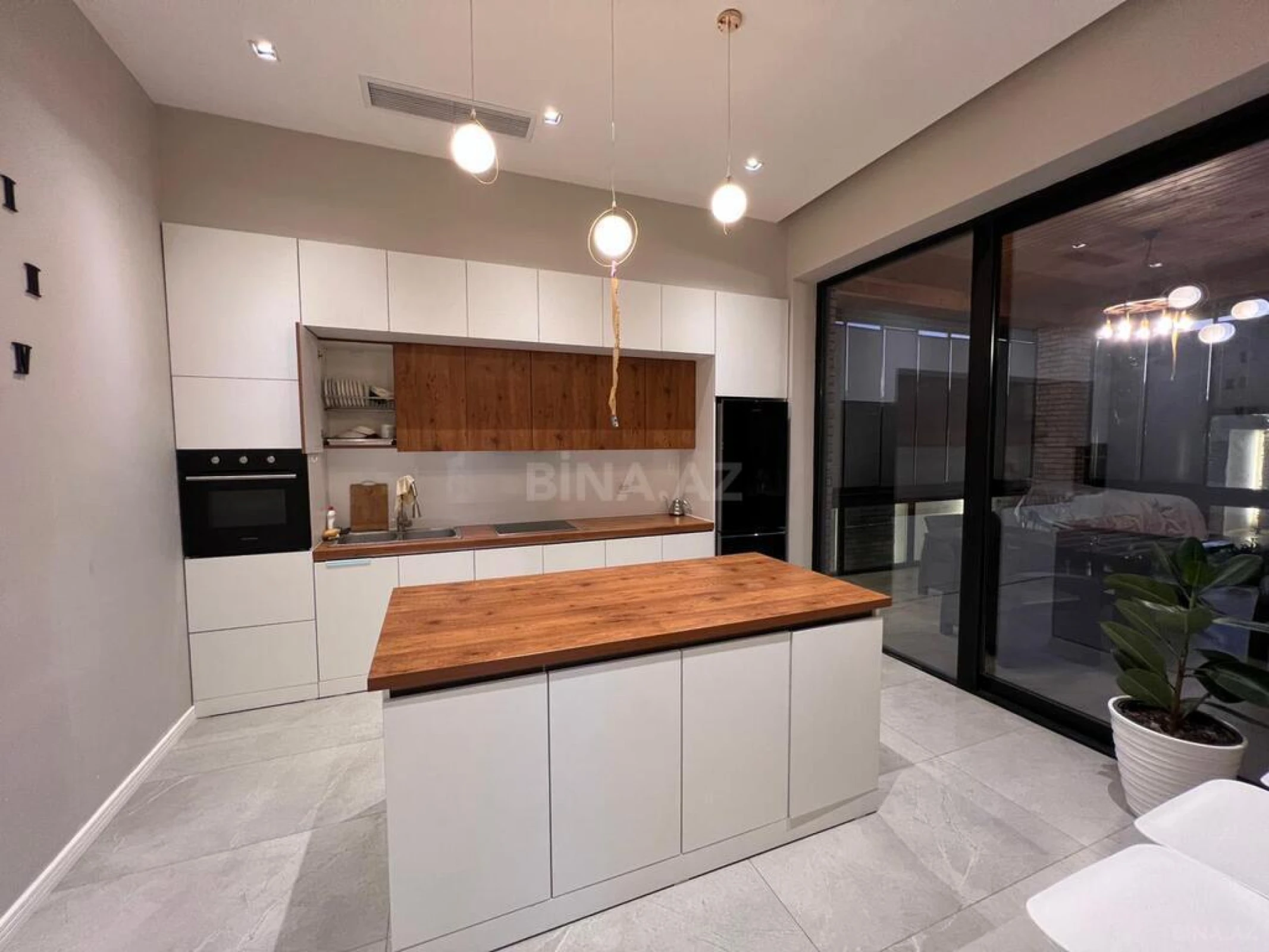 Kirayə verilir 6 otaqlı həyət evi 320 m²