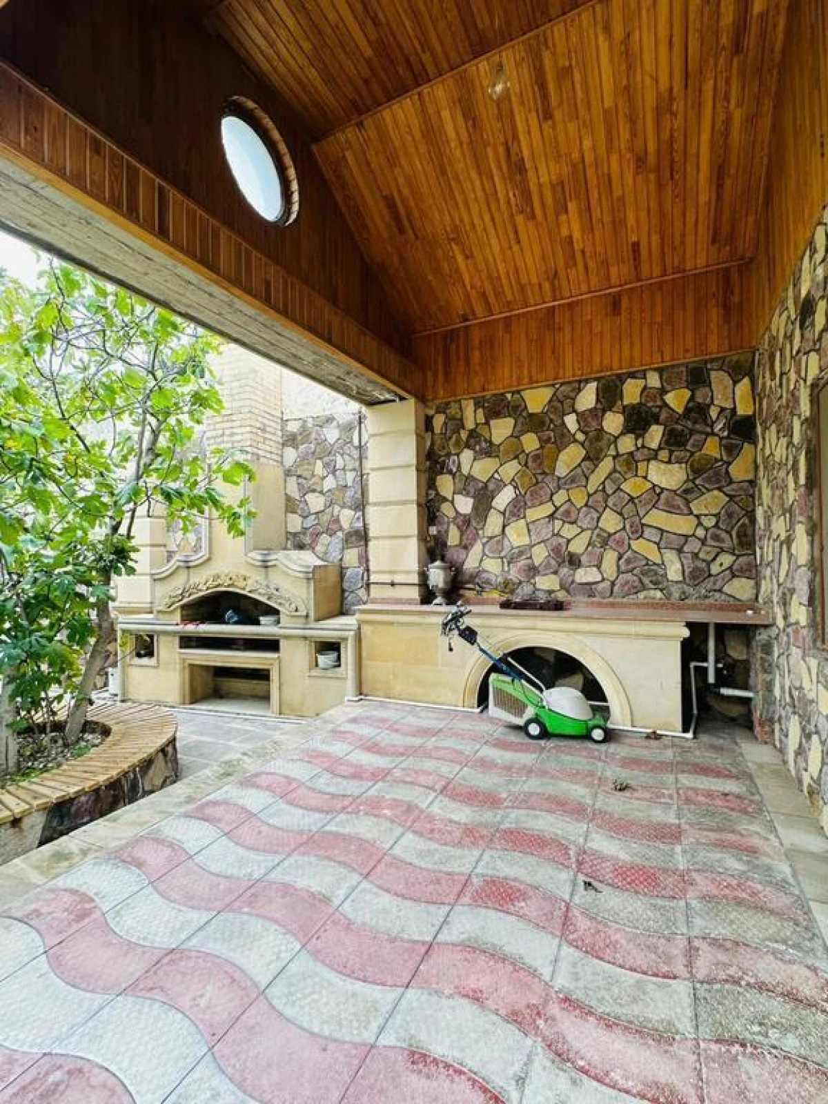 Kirayə verilir 6 otaqlı həyət evi 320 m²