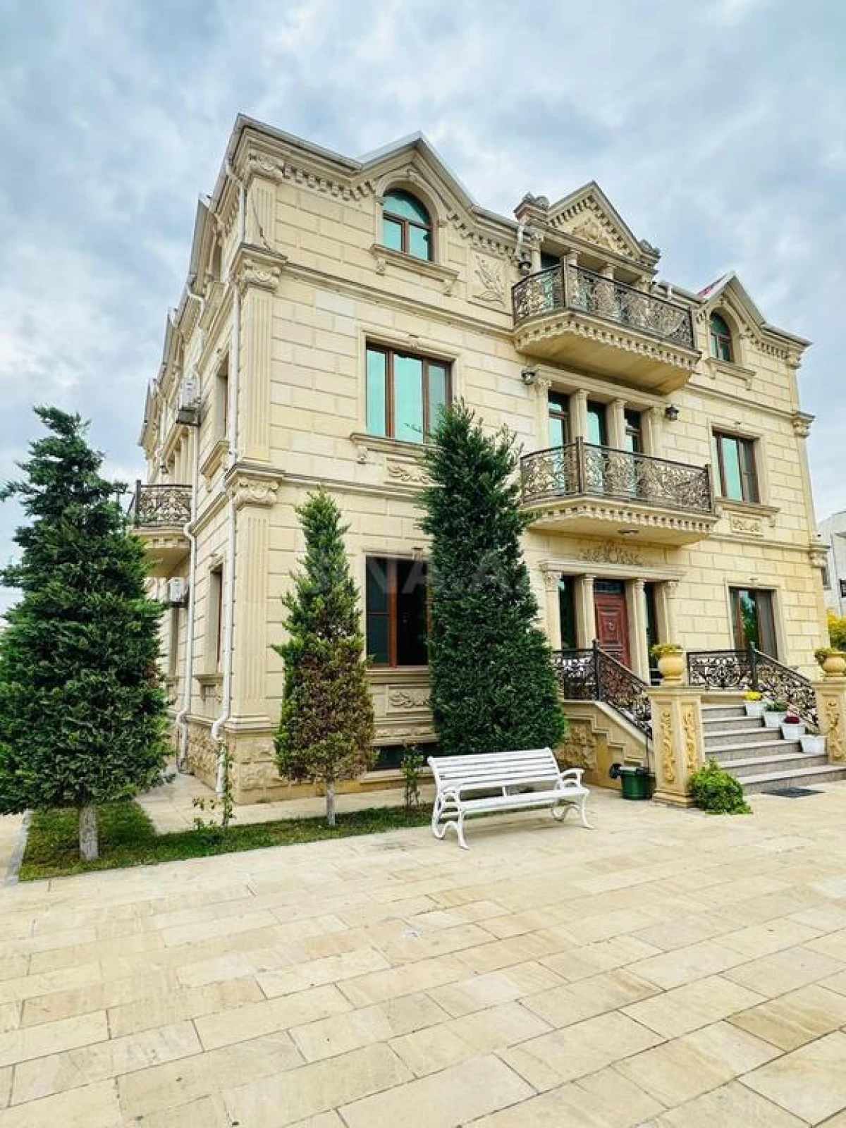 Kirayə verilir 6 otaqlı həyət evi 320 m²