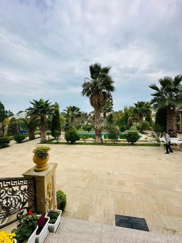 Kirayə verilir 6 otaqlı həyət evi 320 m²