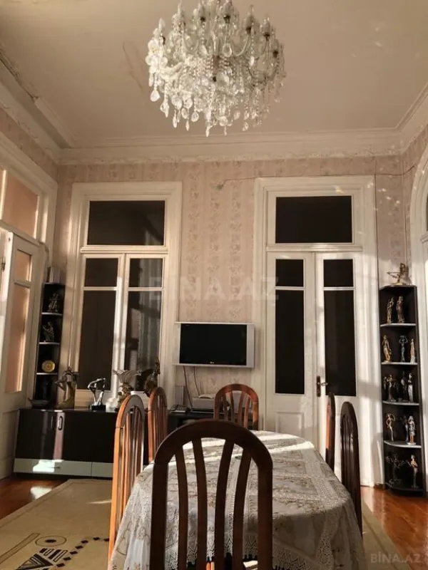 Satılır 6 otaqlı mənzil 130 m²