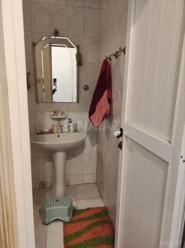 Satılır 6 otaqlı mənzil 130 m²