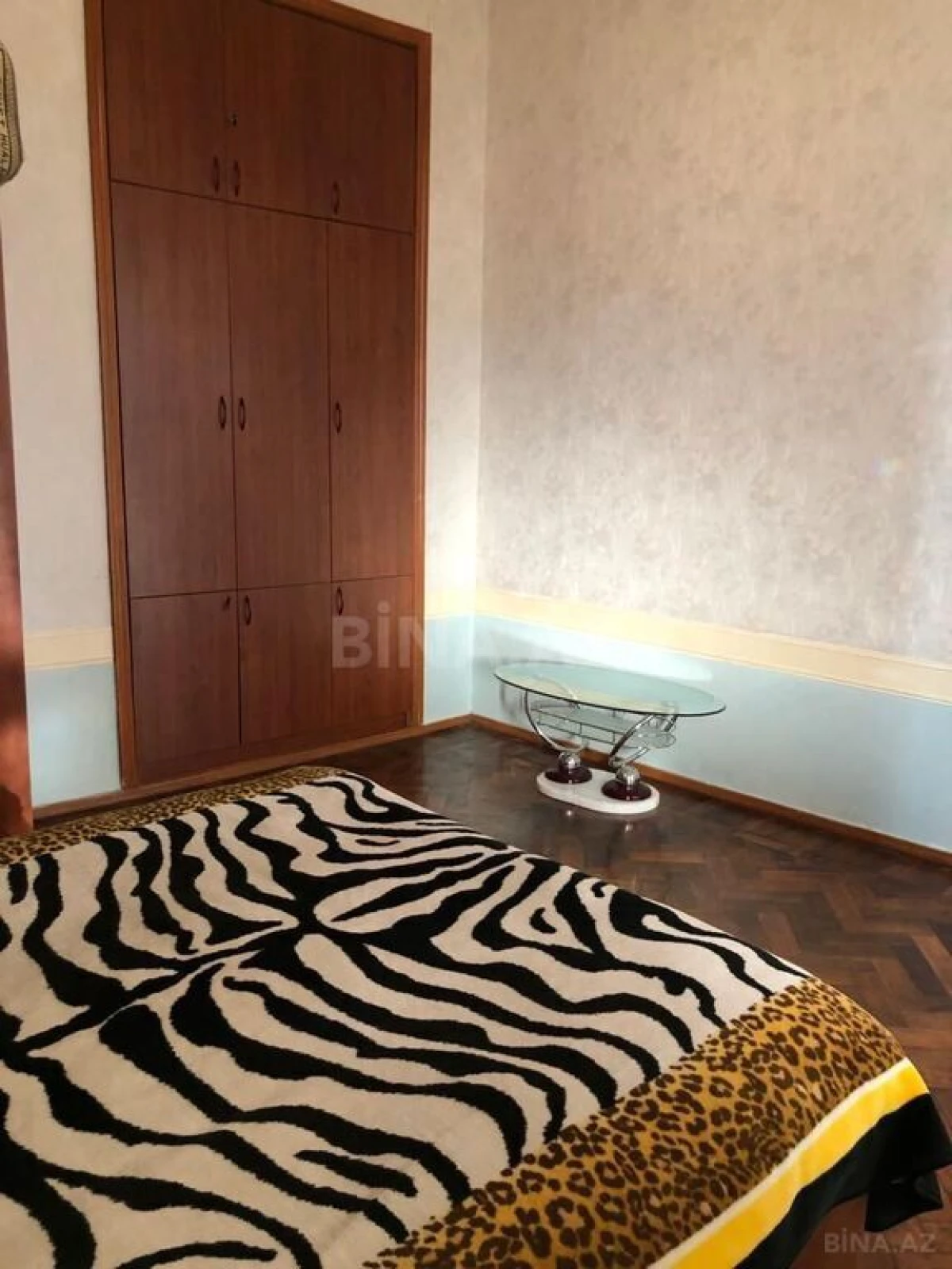 Satılır 6 otaqlı mənzil 130 m²