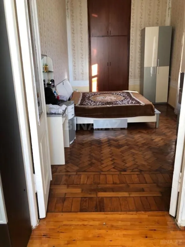 Satılır 6 otaqlı mənzil 130 m²
