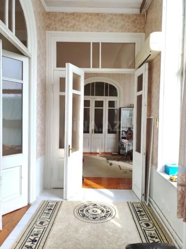 Satılır 6 otaqlı mənzil 130 m²