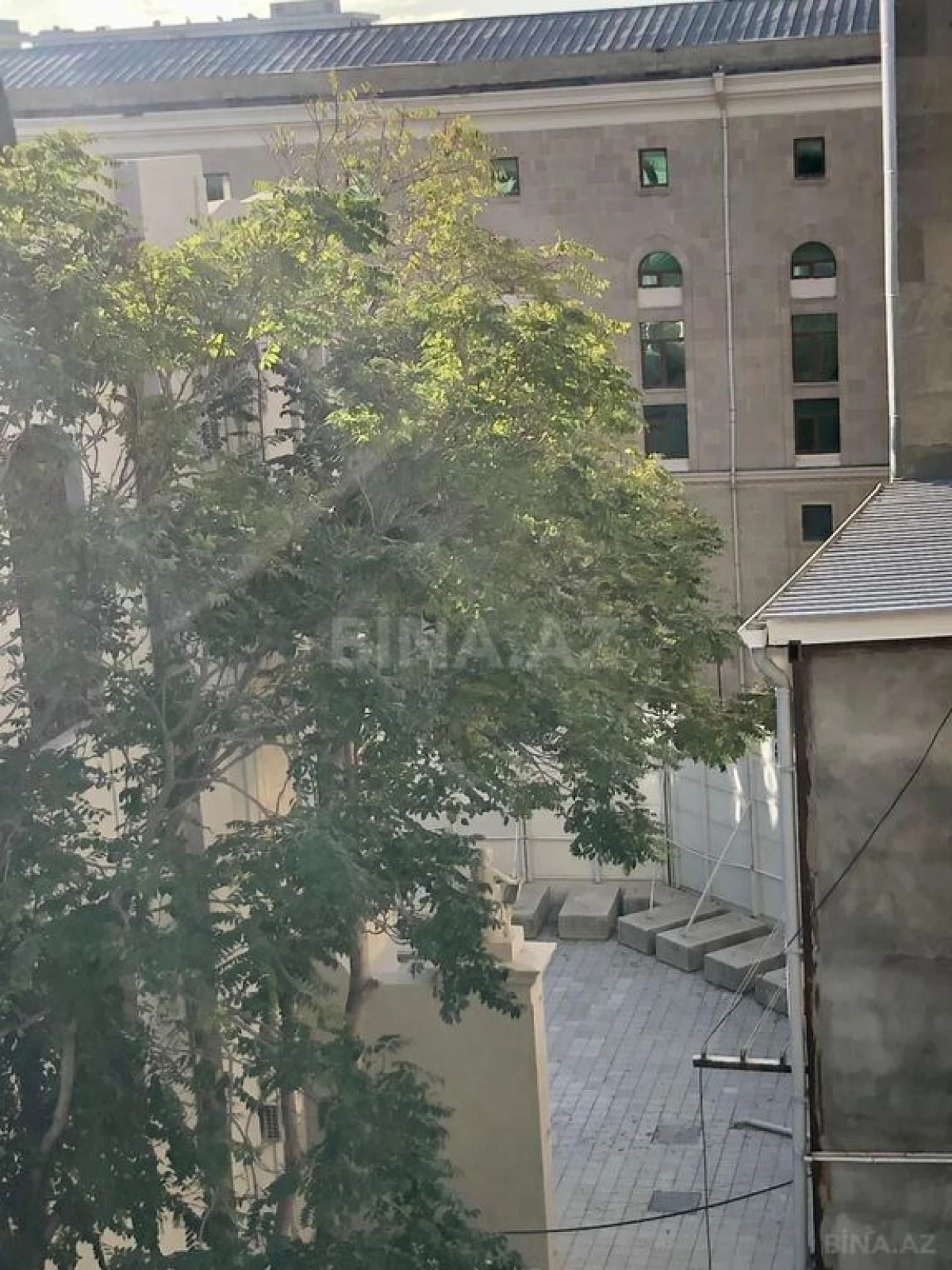 Satılır 6 otaqlı mənzil 130 m²