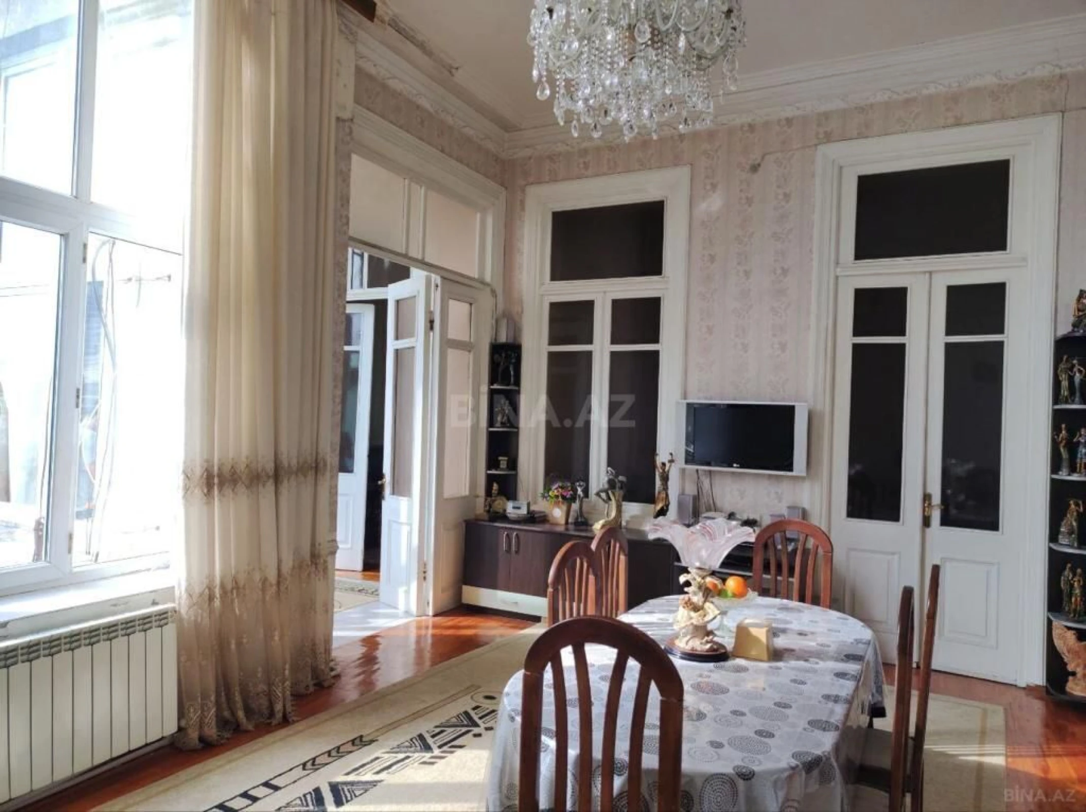 Satılır 6 otaqlı mənzil 130 m²