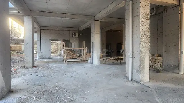 Satılır obyekt 317 m²