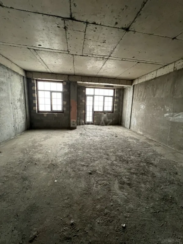 Satılır 5 otaqlı mənzil 250 m²