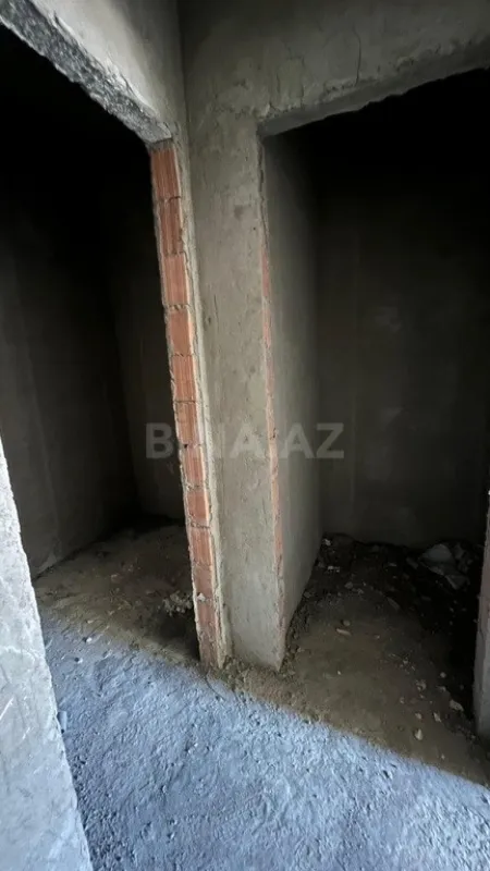 Satılır 5 otaqlı mənzil 250 m²