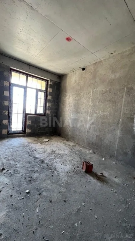 Satılır 5 otaqlı mənzil 250 m²