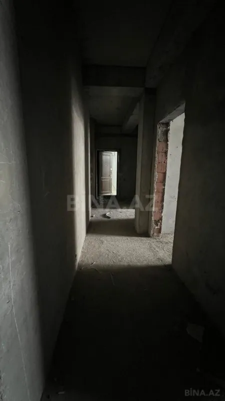 Satılır 5 otaqlı mənzil 250 m²