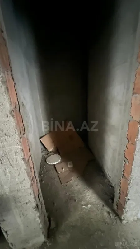 Satılır 5 otaqlı mənzil 250 m²