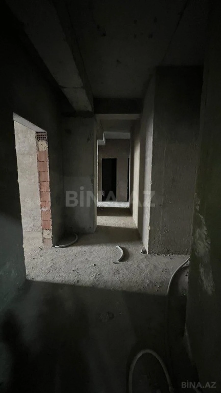 Satılır 5 otaqlı mənzil 250 m²