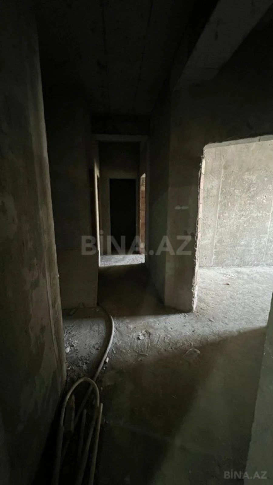 Satılır 5 otaqlı mənzil 250 m²