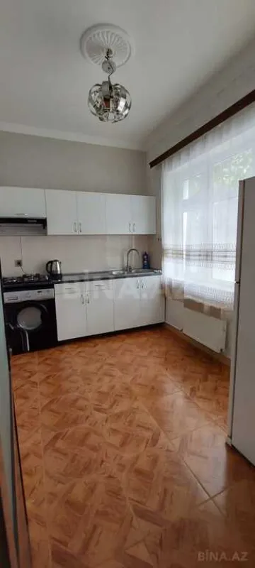 Satılır 6 otaqlı həyət evi 300 m²