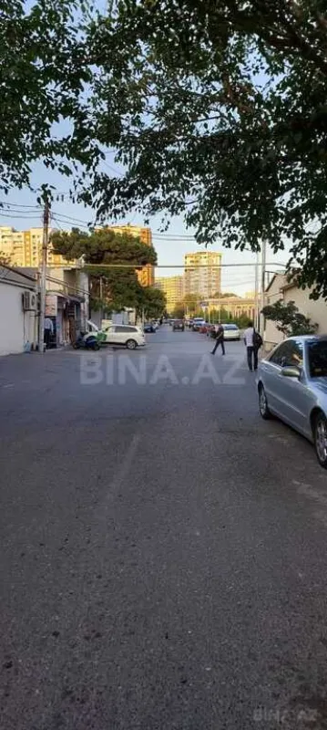 Satılır 6 otaqlı həyət evi 300 m²