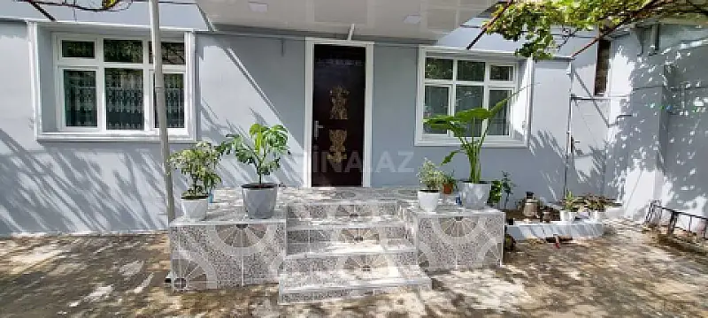 Satılır 6 otaqlı həyət evi 300 m²