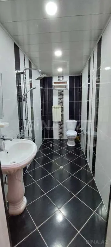 Satılır 6 otaqlı həyət evi 300 m²