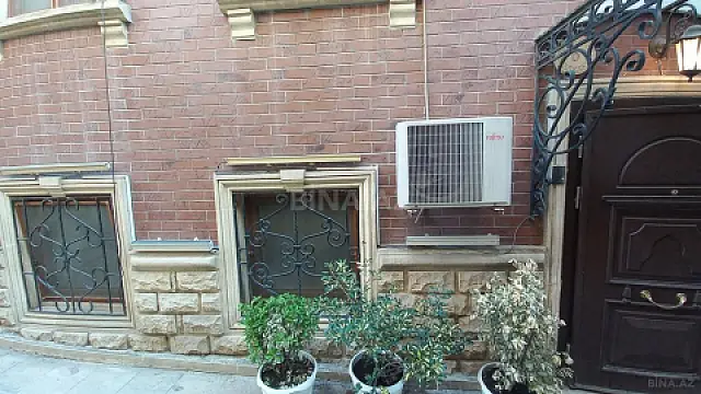 Kirayə verilir 5 otaqlı həyət evi 250 m²