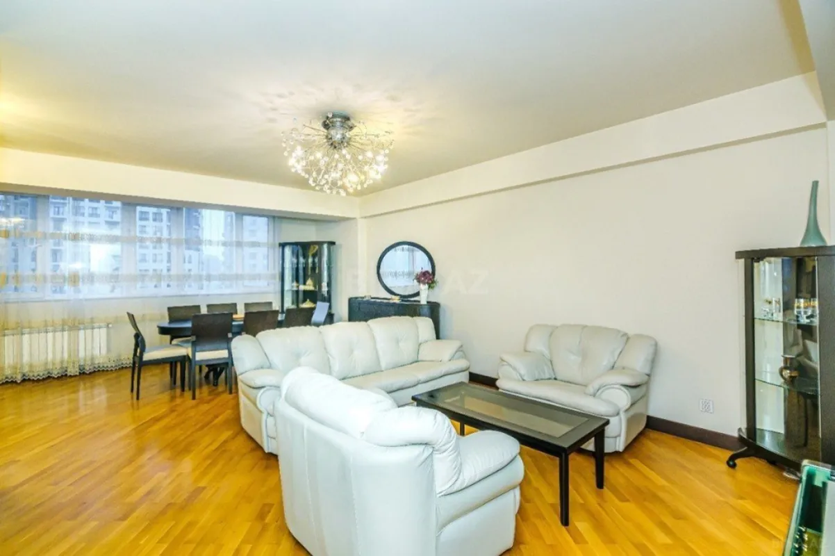 Kirayə verilir 3 otaqlı mənzil 123 m²