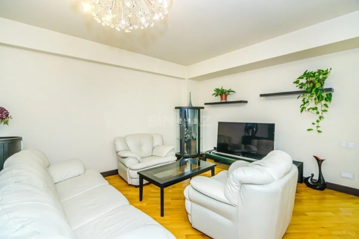 Kirayə verilir 3 otaqlı mənzil 123 m²