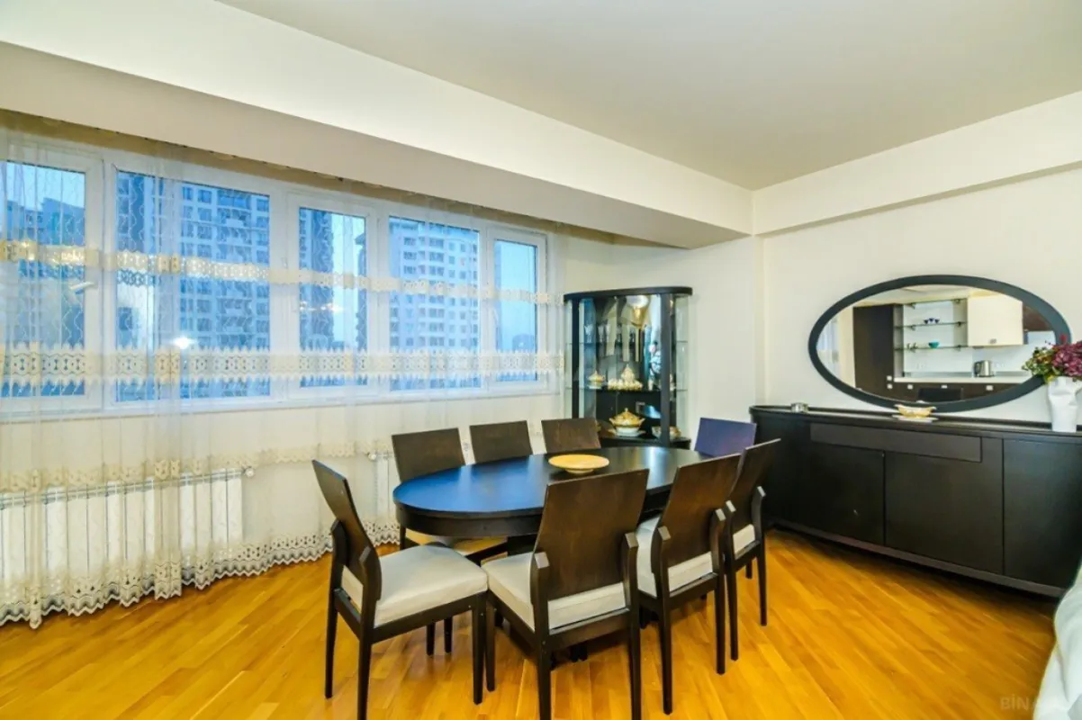 Kirayə verilir 3 otaqlı mənzil 123 m²